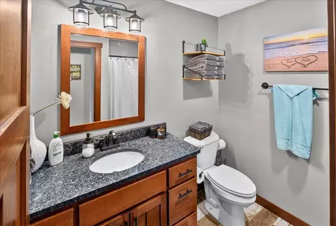 Bath - 366 Bluebill St, Baldwin, WI 54002 photo 2 of 4
