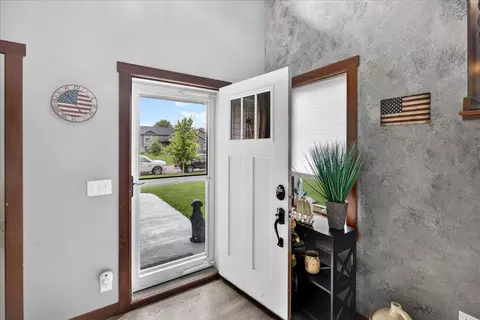 Entry Way - 366 Bluebill St, Baldwin, WI 54002 photo 1 of 3