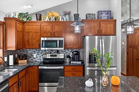 Kitchen - 366 Bluebill St, Baldwin, WI 54002 photo 2 of 6
