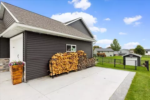 Exterior - 366 Bluebill St, Baldwin, WI 54002 photo 7 of 11