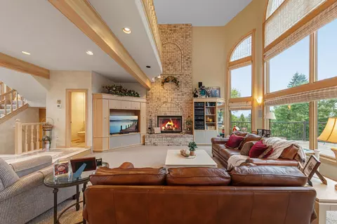 Living - 1135 3rd St NE, Faribault, MN 55021 photo 4 of 14