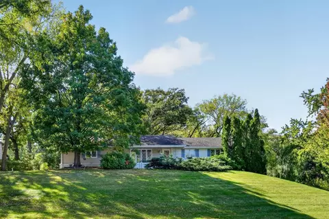 405 Unique Dr, Burnsville, MN 55337