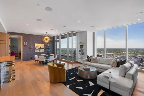255 Hennepin Ave #3204, Minneapolis, MN 55408
