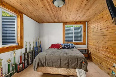Bedroom - 5466 Jean Duluth Rd, Duluth, MN 55803 photo 5 of 5