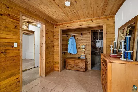 Entry Way - 5466 Jean Duluth Rd, Duluth, MN 55803 photo 2 of 2