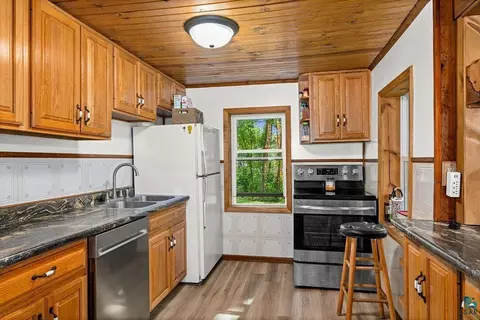 Kitchen - 5466 Jean Duluth Rd, Duluth, MN 55803 photo 1 of 2