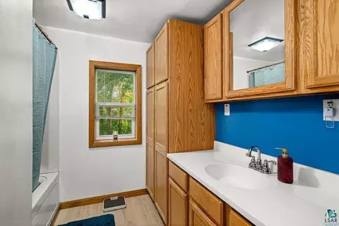 Bath - 5466 Jean Duluth Rd, Duluth, MN 55803 photo 1 of 1