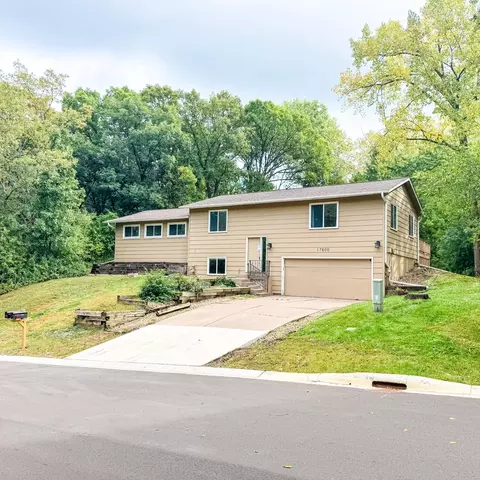 17800 Jamaica Cir, Lakeville, MN 55044