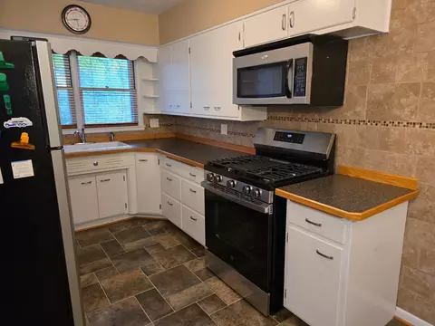 Kitchen - 820 6th St, Windom, MN 56101 photo 2 of 3