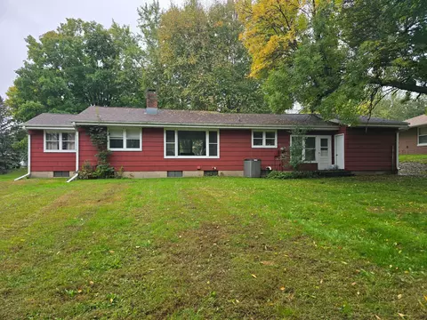 Exterior - 820 6th St, Windom, MN 56101 photo 2 of 3