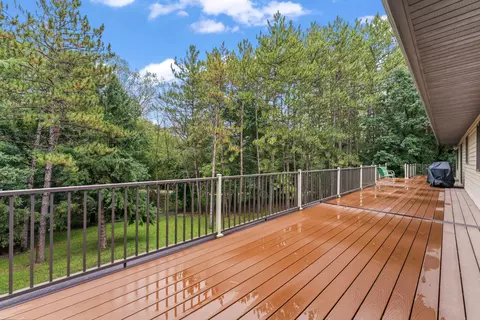 Exterior - 101 Park Ln, Kenyon, MN 55946 photo 8 of 11