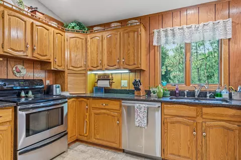 Kitchen - 101 Park Ln, Kenyon, MN 55946 photo 2 of 3