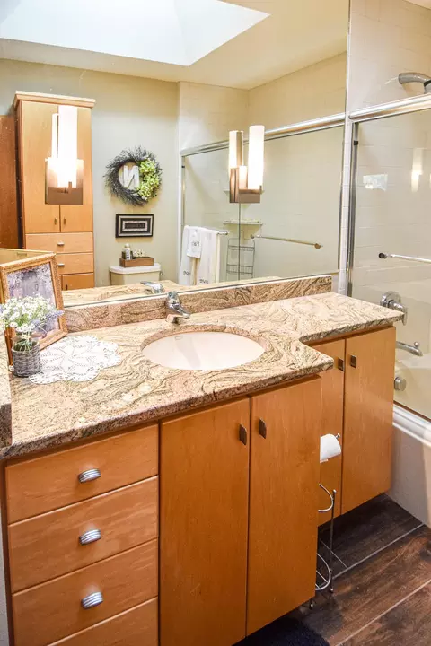 Bath - 1217 Taft St E, Thief River Falls, MN 56701 photo 2 of 4