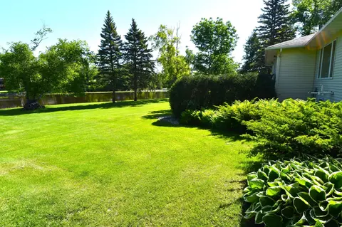 Exterior - 1217 Taft St E, Thief River Falls, MN 56701 photo 16 of 17