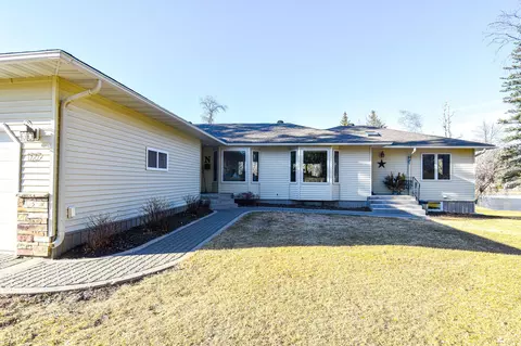 Exterior - 1217 Taft St E, Thief River Falls, MN 56701 photo 5 of 17