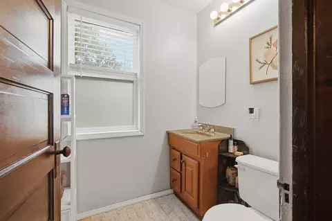 Bath - 540 Forest St, Kenyon, MN 55946 photo 3 of 4