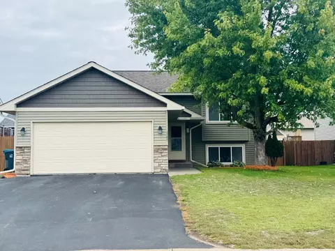 1345 Osprey Ct, New Richmond, WI 54017