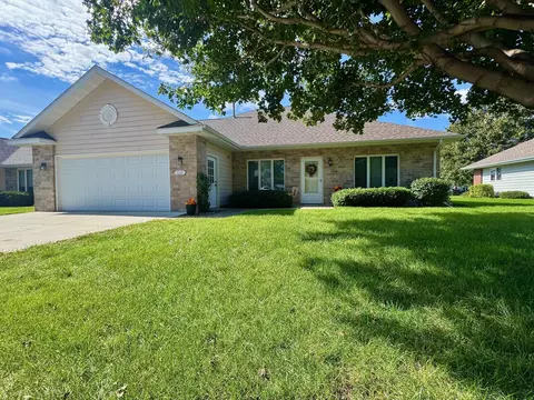 1112 Travis Rd, Marshall, MN 56258