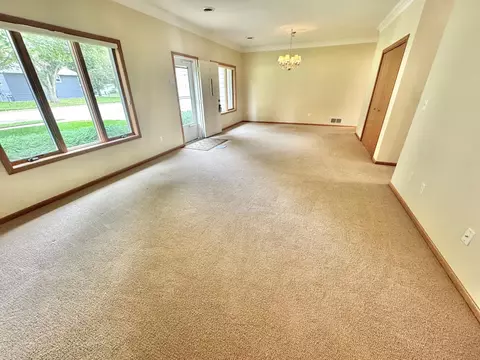 Living - 1112 Travis Rd, Marshall, MN 56258 photo 2 of 5