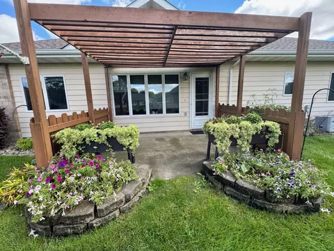 Exterior - 1112 Travis Rd, Marshall, MN 56258 photo 3 of 5