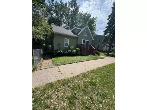878 Monroe Ct, Saint Paul, MN 55102