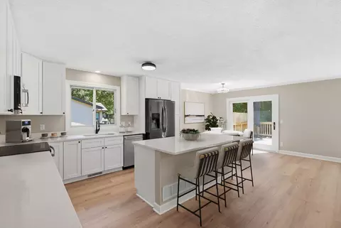 10515 Old County Road 15, Plymouth, MN 55441