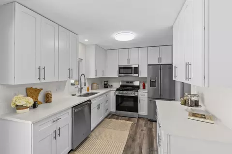 2566 Beacon St, Roseville, MN 55113