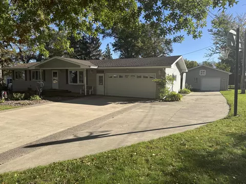 1655 Woodcrest Ave, Owatonna, MN 55060