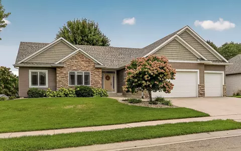 5048 Scenic View Dr SW, Rochester, MN 55902