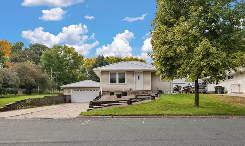 455 Division St, Gaylord, MN 55334