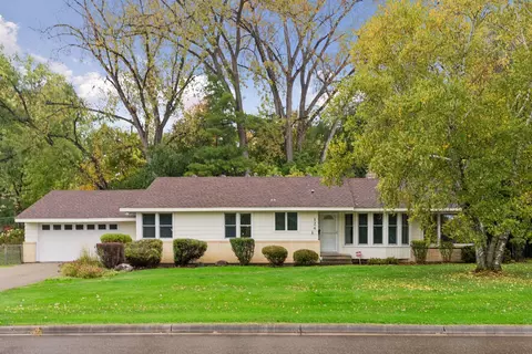 124 Natchez Ave N, Golden Valley, MN 55422