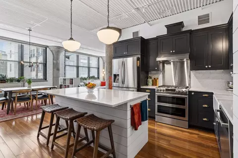 225 9th St E #306, Saint Paul, MN 55101