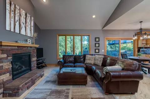 Living - 44229 Willow Rd, Saint Peter, MN 56082 photo 1 of 6