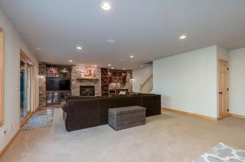 Living - 44229 Willow Rd, Saint Peter, MN 56082 photo 4 of 6