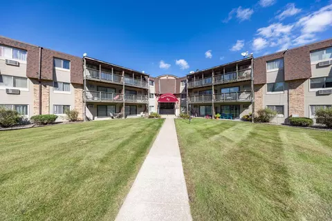 2007 E 122nd St #B5, Burnsville, MN 55337