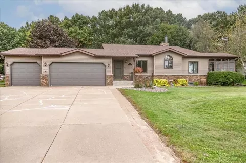 2925 Plum Tree Cir S, Menomonie, WI 54751