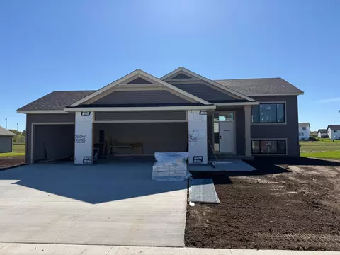 2219 Elk Run Dr SE, Pine Island, MN 55963