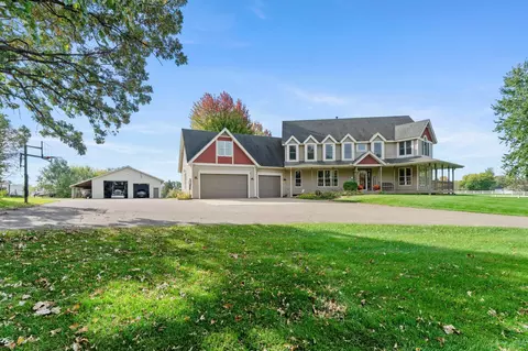 2850 105th St E, Inver Grove Heights, MN 55077