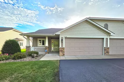 438 Cassandra Dr #41, New Richmond, WI 54017