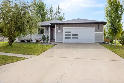 772 35th Ave E, West Fargo, ND 58078