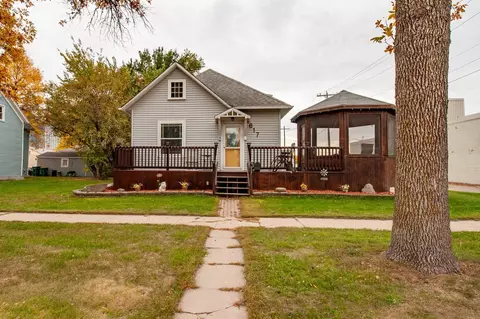 617 Nebraska Ave, Breckenridge, MN 56520