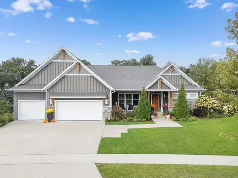 4053 Stone Point Dr NE, Rochester, MN 55906