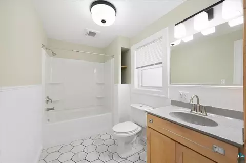 Bath - 5708 Wadena St, Duluth, MN 55807 photo 1 of 1