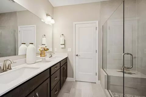 Bath - 1014 E Meadowsweet Dr, River Falls, WI 54022 photo 2 of 3