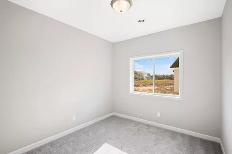 Bedroom - 1014 E Meadowsweet Dr, River Falls, WI 54022 photo 3 of 4