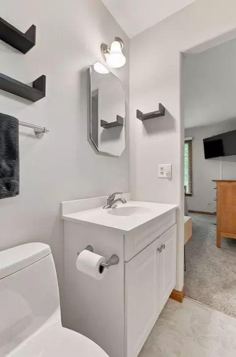 Bath - 4760 Larson Rd, Shoreview, MN 55126 photo 2 of 7