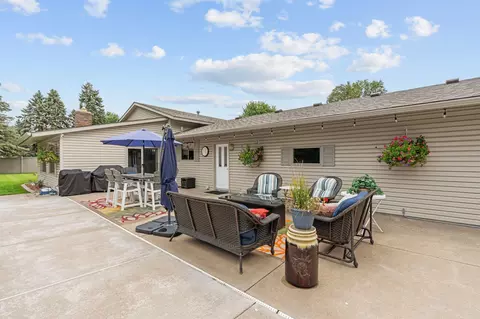 Exterior - 4760 Larson Rd, Shoreview, MN 55126 photo 7 of 14