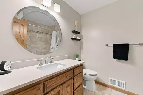 Bath - 4760 Larson Rd, Shoreview, MN 55126 photo 3 of 7