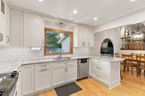 Kitchen - 4760 Larson Rd, Shoreview, MN 55126 photo 4 of 5