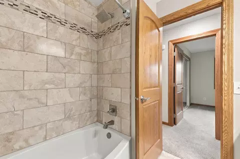 Bath - 4760 Larson Rd, Shoreview, MN 55126 photo 4 of 7